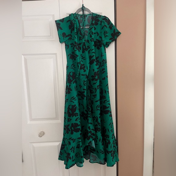 Chic Green Floral Maxi Dress - Picture 5 of 5